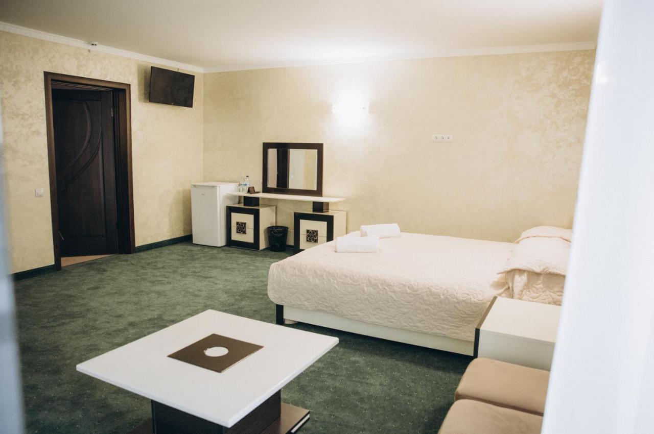 Роляда Hotell Tysmenytsia Eksteriør bilde