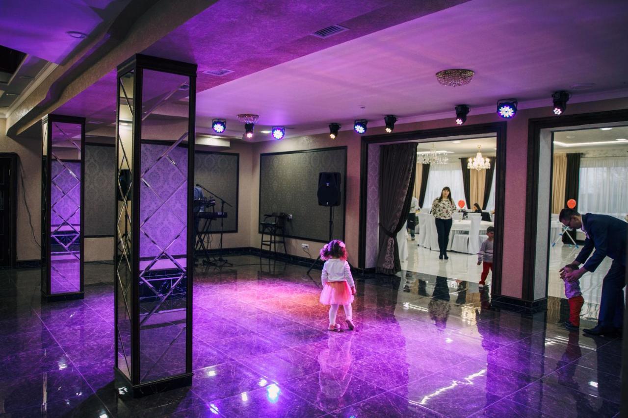 Роляда Hotell Tysmenytsia Eksteriør bilde